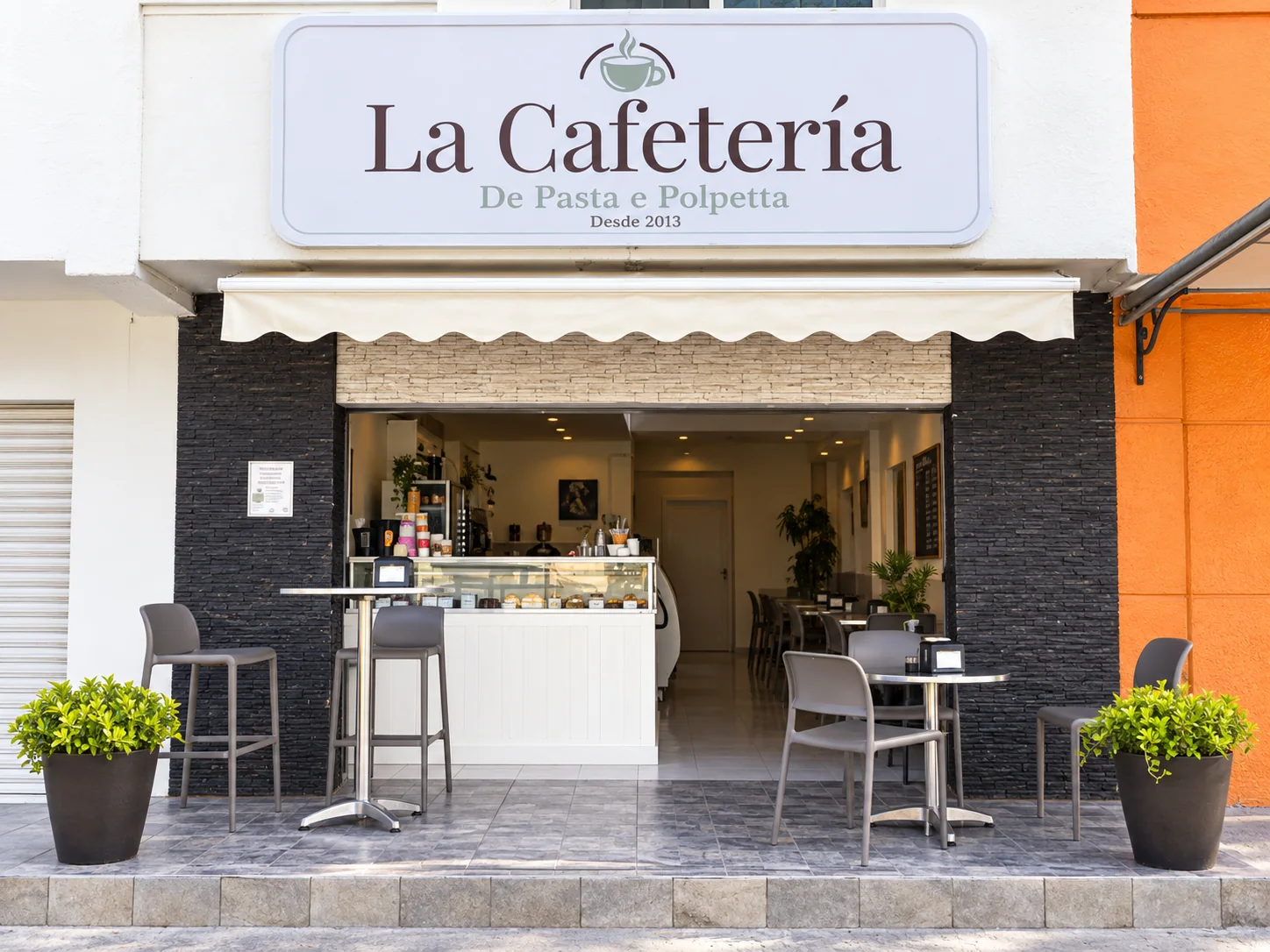 Entrance to La Caffetteria on Avenida Constituyentes in Playa del Carmen